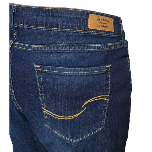 Levis Signature Womens Jeans 22M Modern Boot Cut Dark Wash Denim MINT CONDITION - Picture 4 of 6